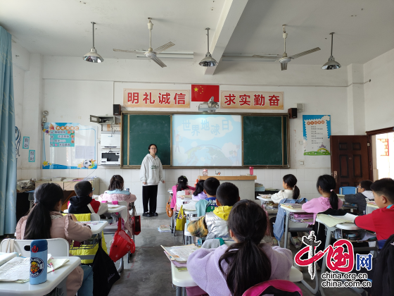 綿陽市遊仙區建華小學開展世界地球日主題活動