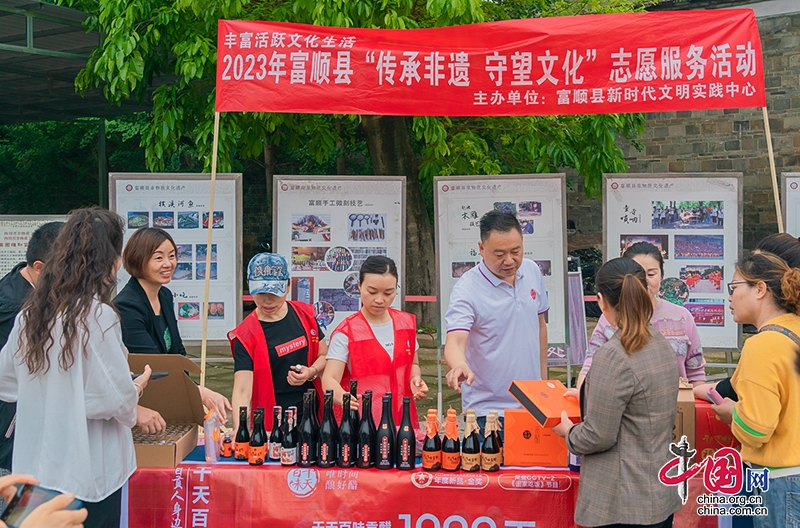 自贡市富顺县文化馆开展非遗进景区活动
