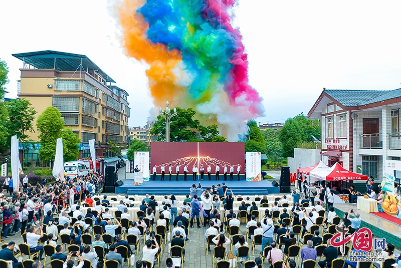 开启立夏尝新新世界 自贡荣县枇杷第三届文旅季活动开幕