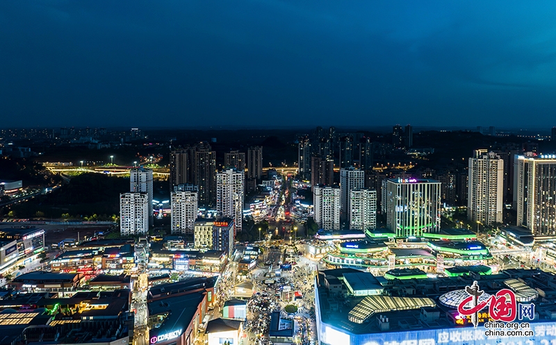 自贡高新：线上线下齐发力“五一”掀起消费热潮