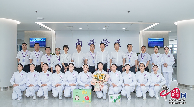 自贡市富顺县委书记杨斌带队开展“5·12”国际护士节走访慰问活动