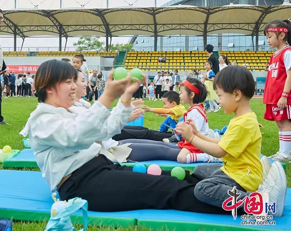 瀘州市江陽區張壩幼兒園開展親子趣味運動會