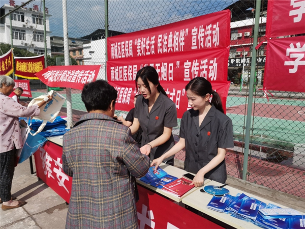 雨城區(qū)法院開展家風(fēng)家教、民法典普法宣傳等活動(dòng)