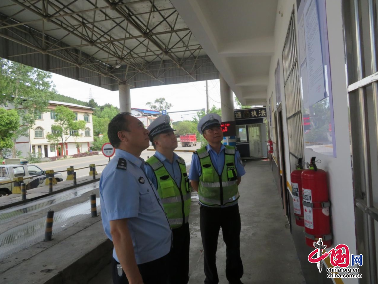 四川南部縣交警大隊：“四個加強”打出治理運輸車輛超限超載“組合拳”