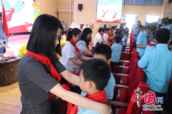 瀘州市長江小學校舉行2023年春期少先隊入隊儀式