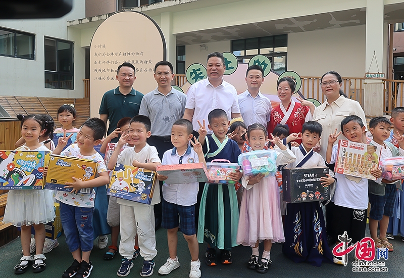 “六一”祝福到学校 自贡高新区举行“六一”儿童节慰问活动