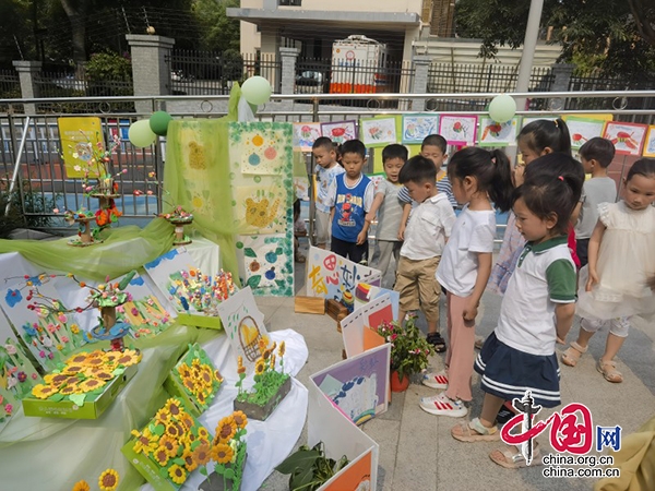 江陽區龍騰路幼兒園開展幼兒藝術作品展活動