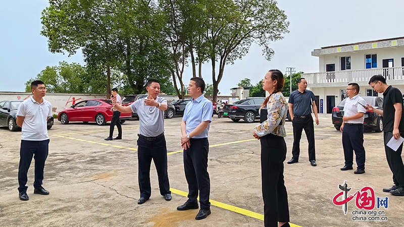 自贡市沿滩区委副书记王红军率队到沿滩区富全镇调研央企带民企示范点位