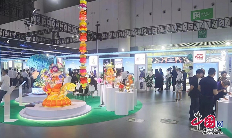 自贡市自流井区西博会上抛出“橄榄枝”