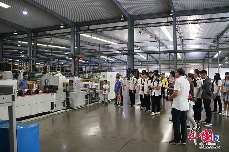 自贡：台湾青年到自流井区开展研学活动 近距离感受现代制造工业的魅力