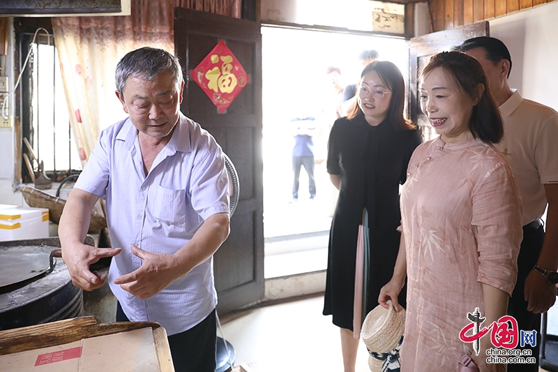 《自贡盐帮菜》编撰专家杨文到贡井区调研考察