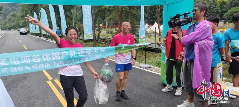 四川理县：“健身徒步+志愿服务”传递爱护环境守护家园绿色理念