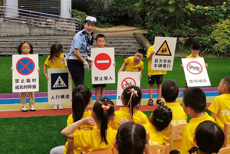 暑期放假 安全无休——泸州公安交警进幼儿园开展交通安全主题宣传