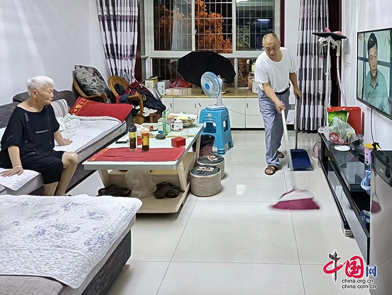 自贡富顺：相濡以沫二十一载 伴妻恢复往日生活