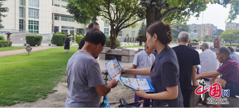 四川嘉陵區法院：法治微風送“清涼” 普法宣傳解民惑