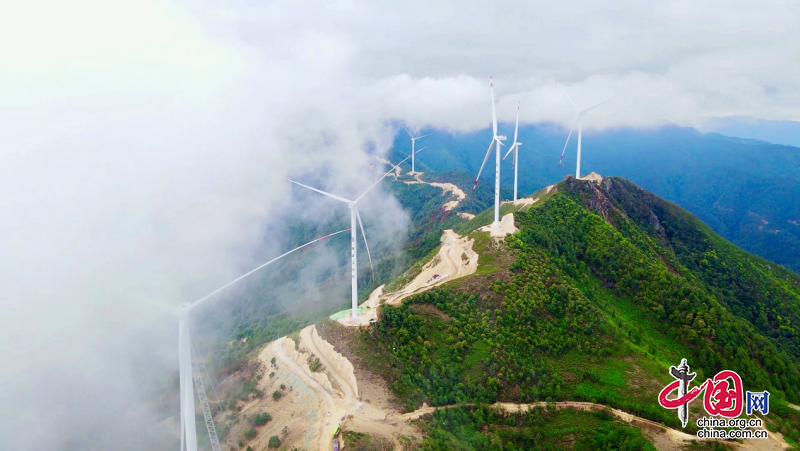 腊巴山上风正起：四川最大风电项目投产发电