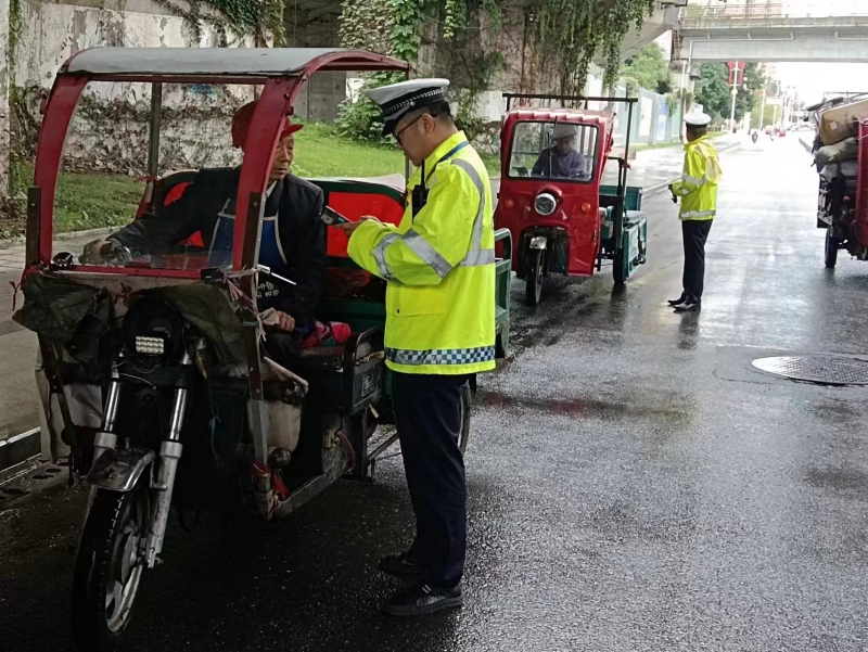 遂寧公安交警：全警上路 恪盡職守 圓滿完成中秋國慶期間交通安保任務(wù)